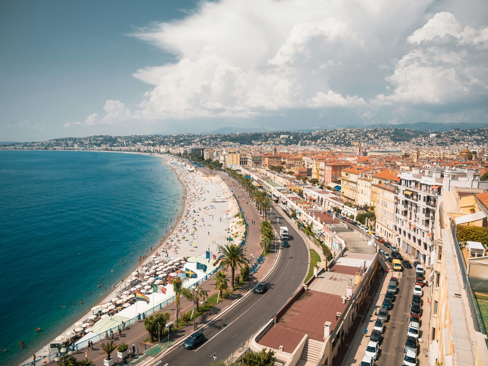 Immeubles du front de mer le long de la Promenade des Anglais à Nice